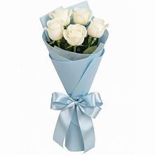 Букет 5 Белых роз Проуд в Цибино