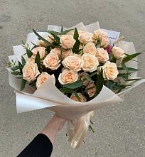 Букет Кремовые розы Латте в Цибино