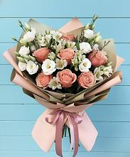 Букет цветов из:  Розы, Альстромерии и Лизиантусы в Цибино