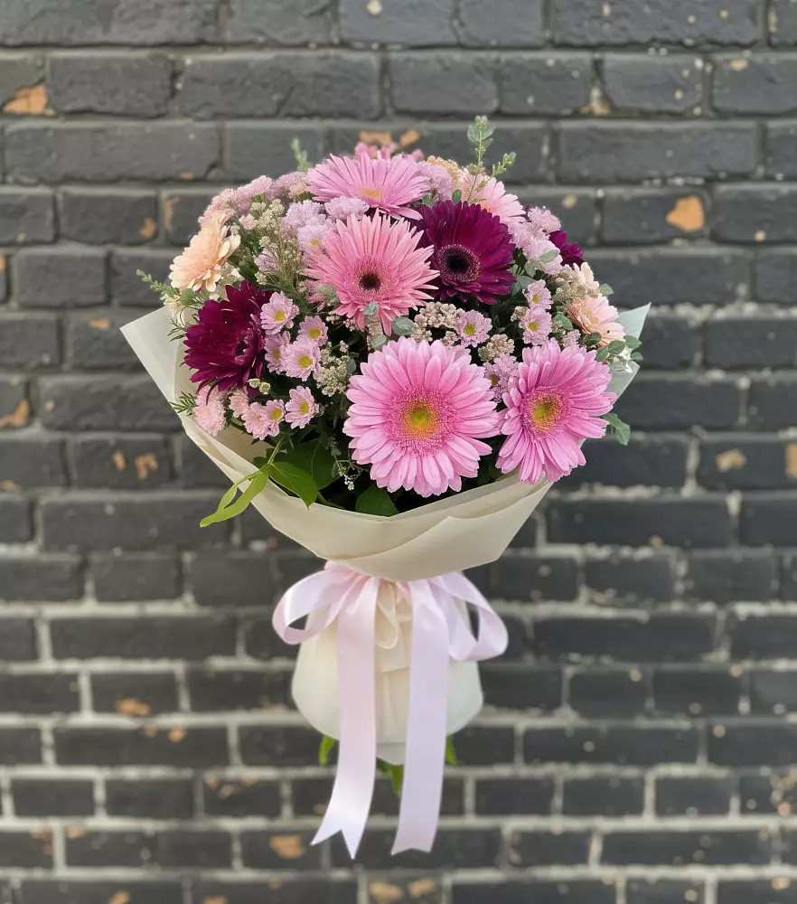 Букет цветов из: Герберы и Хризантемы в Цибино