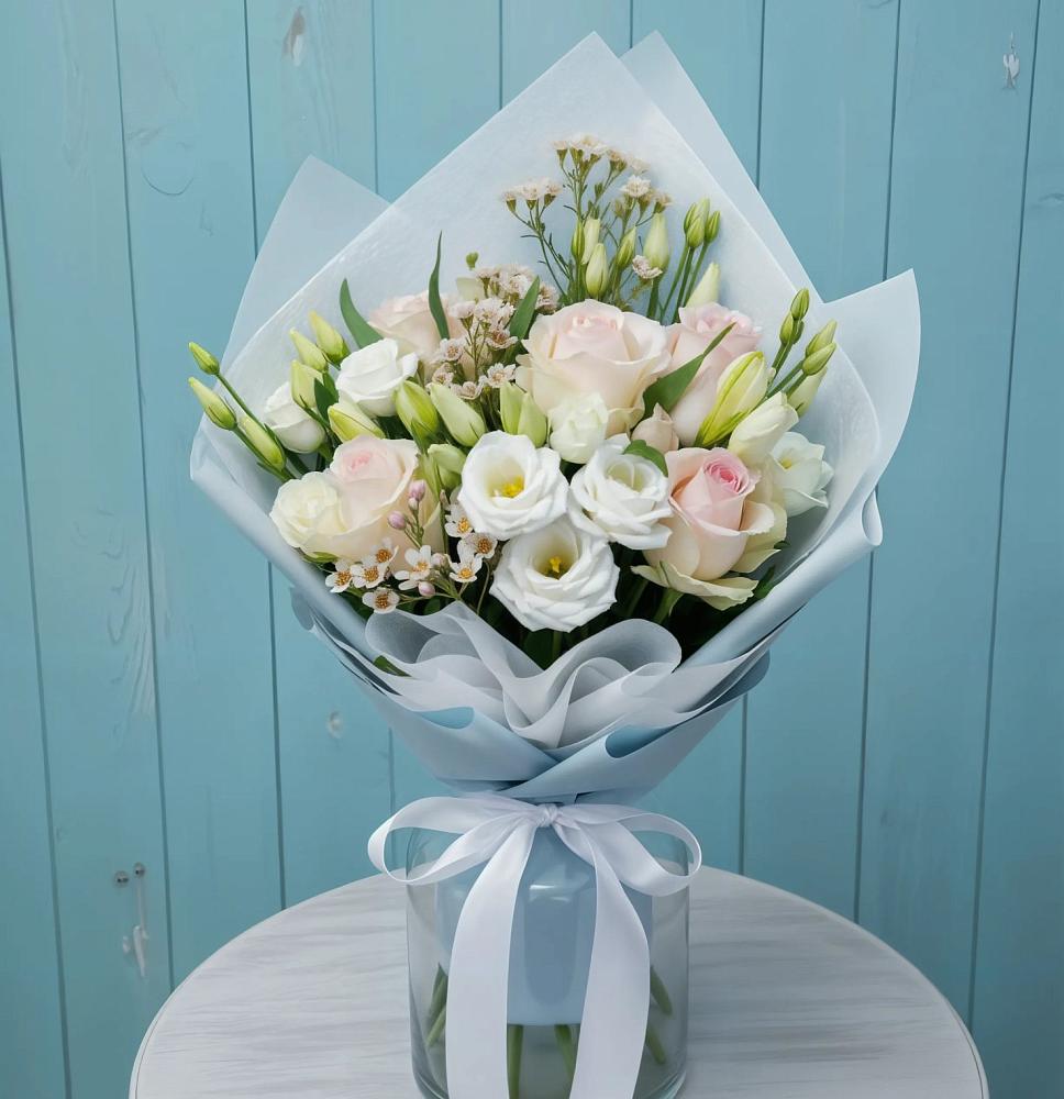 Букет цветов из: Розы и Лизиантусы в Цибино