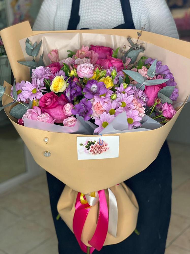 Букет цветов из: Хризантемы, Гвоздики и Альстромерии в Цибино