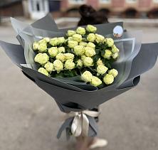 Букет Белые кустовые розы Солинеро в Цибино