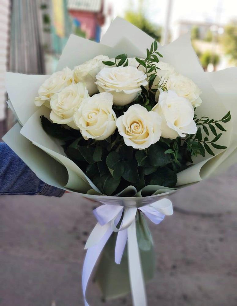 Букет Белые розы Проуд в Цибино