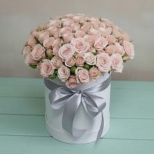 Цветочная композиция из Розы в шляпной коробке в Цибино