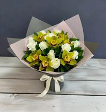 Букет цветов из:  Орхидеи и Розы в Цибино