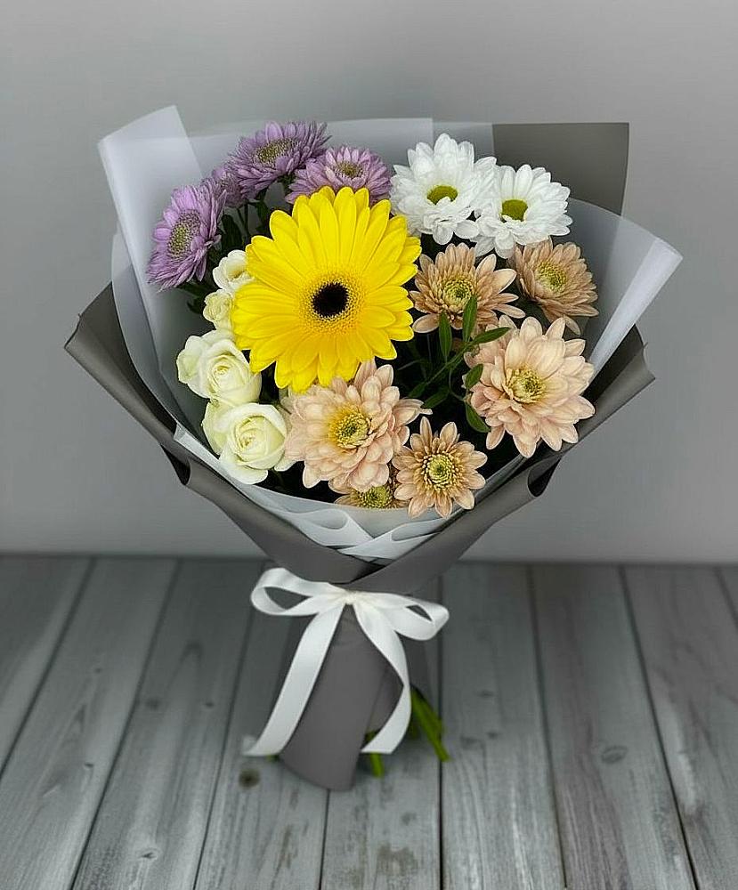Букет цветов из: Розы, Герберы и Хризантемы в Цибино