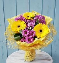 Букет цветов из:  Хризантемы и Герберы в Цибино