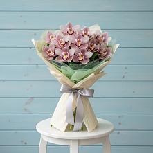 Букет цветов из:  Орхидеи и Розы в Цибино