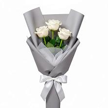 Букет 3 белые розы в Цибино