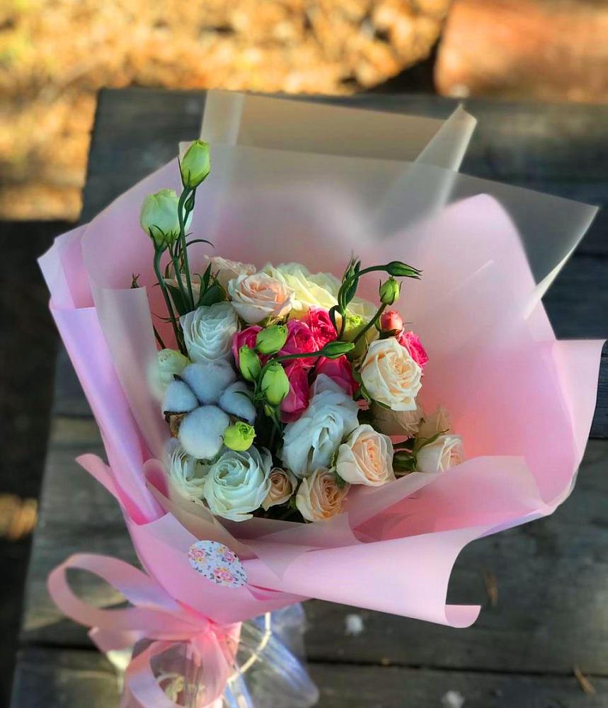 Букет цветов из: Розы и Лизиантусы в Цибино