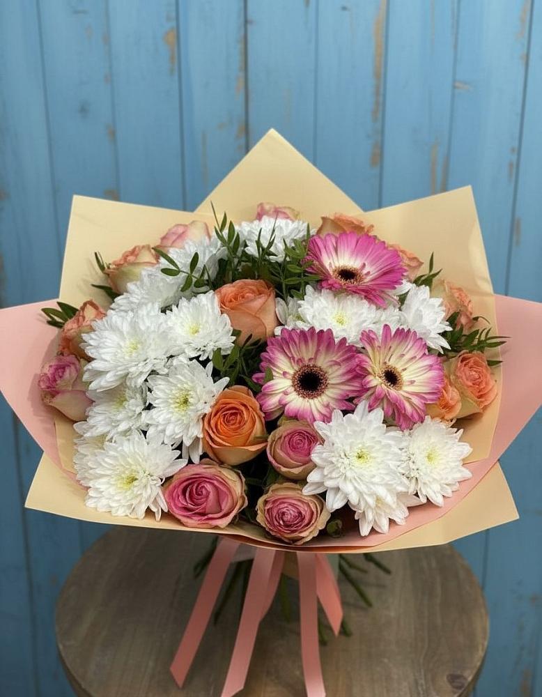 Букет цветов из: Розы, Герберы и Хризантемы в Цибино
