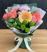 Букет цветов из:  Гвоздики, Розы, Герберы и Хризантемы в Цибино