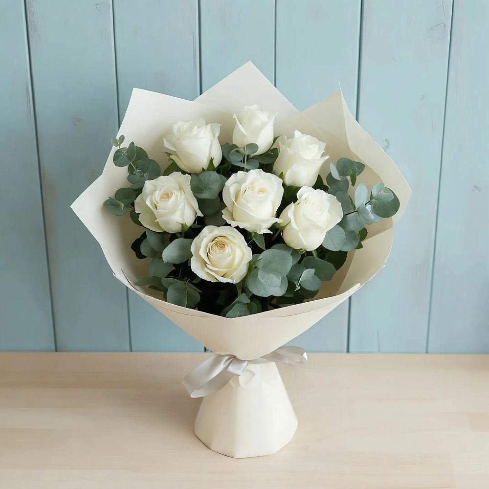 Букет Белые розы в Эвкалипте в Цибино