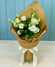 Букет цветов из:  Хризантемы и Лизиантусы в Цибино