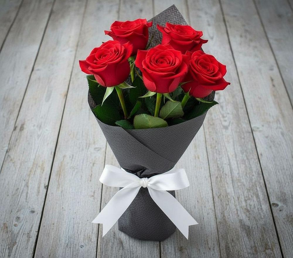 Букет 5 Красных роз Эдлесс Лав в Цибино