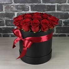 Цветочная композиция из Розы в шляпной коробке в Цибино