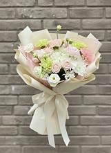 Букет цветов из:  Гвоздики, Розы, Лизиантусы и Хризантемы #REPLACE_PRED# Цибино