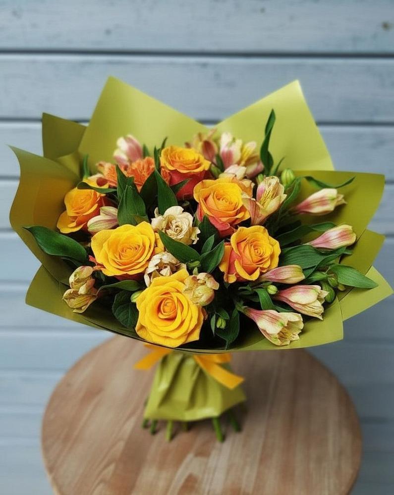 Букет цветов из: Альстромерии и Розы в Цибино