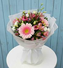 Букет цветов из:  Герберы, Альстромерии и Лизиантусы в Цибино