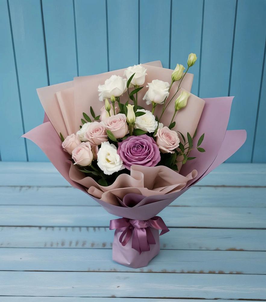 Букет цветов из: Розы и Лизиантусы в Цибино